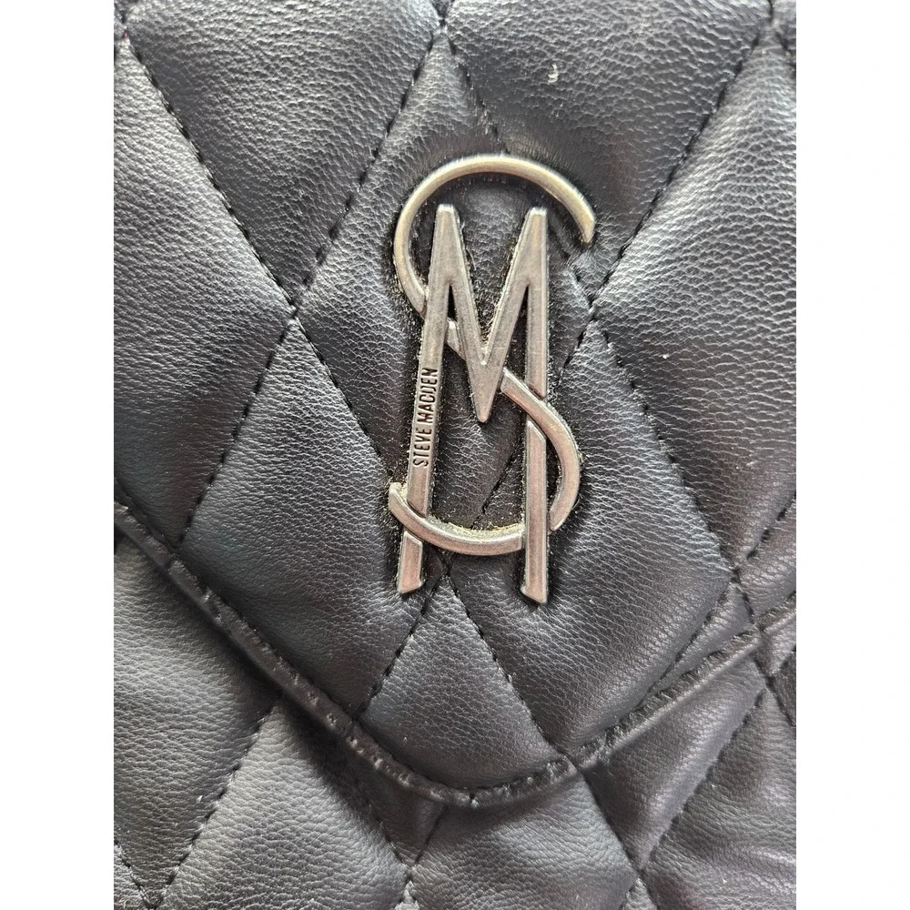 STEVE MADDEN‎ Black Quilted Crossbody Bag Silver SM Logo Flap Closure Messenger